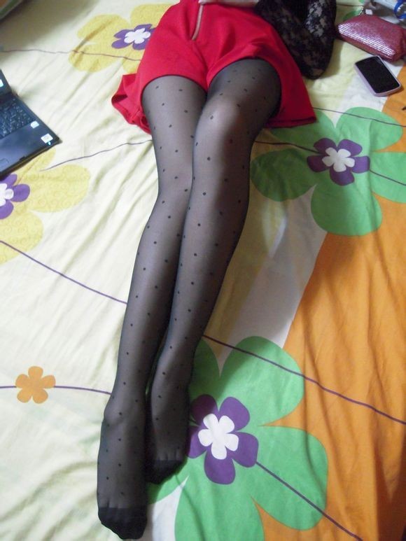 红短裙黑丝袜