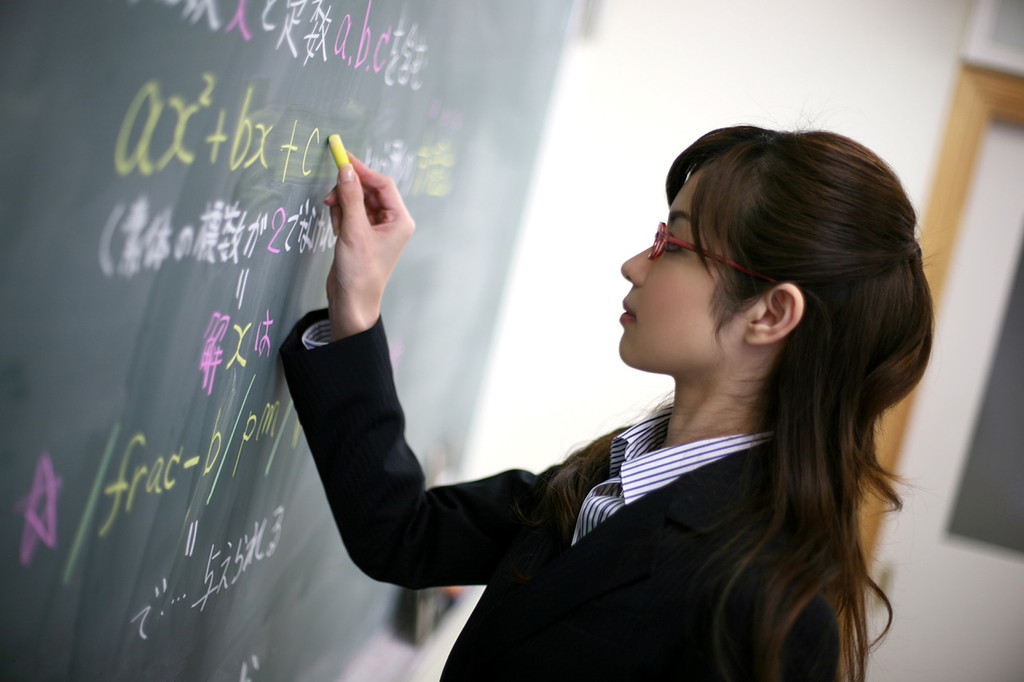 日本教师椎名麻美